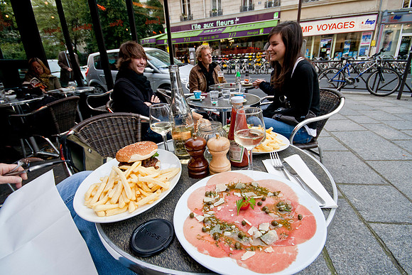 Lunch next to a couple of Chain Smoking kids in Paris